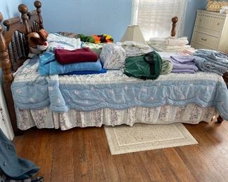 Queen size bed 
Queen size sheet sets
Chest of drawers 