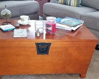 Matching coffee table and end table