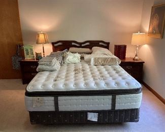Beautiful Sterns & Foster Luxury Firm pillowtop queen Mattress. Signature "Huddersfield". Handcrafted , made in Washington. $350.00 With headboard, $400.