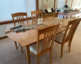 Dining room table, 4 chairs, 1 extra leaf.
