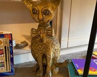 A funky little cat for your hike