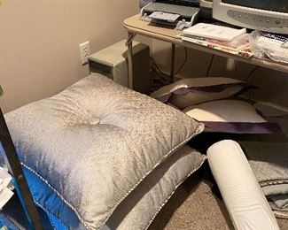 more throw pillows and a peek at a dated but up and running desk top with all the bells and whistles