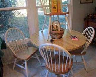 Dinette table and four chairs 