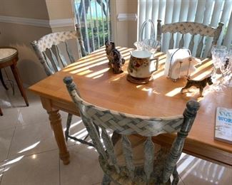 Oak kitchen table w/ 4 hand painted chairs