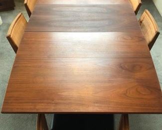Mid Century Modern Thomasville Table and Chairs