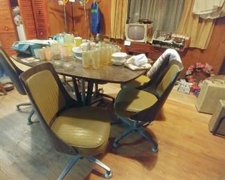 Chromantic 66' Chromcraft table and chairs