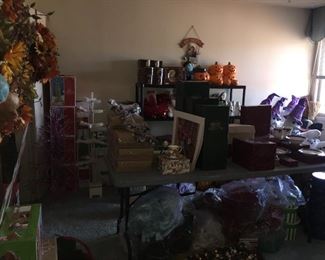 An entire room filled with Holiday decorations. 