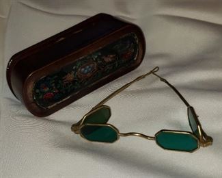 Antique double lense sunglasses with wooden case