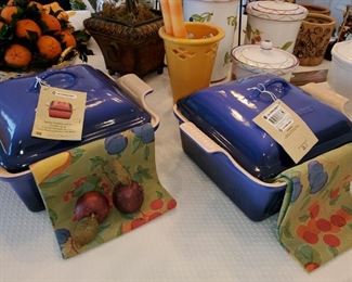 Le Crueset Casseroles, New - with box