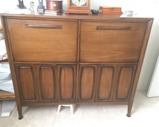 I love this mid-century retro piece . . . a great buffet/server!