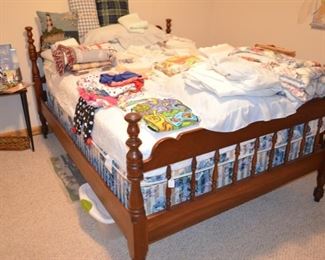 full size bed, tons of linens