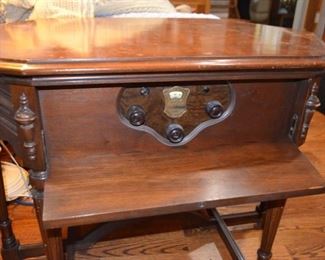 Atwater Kent Model 60 table radio