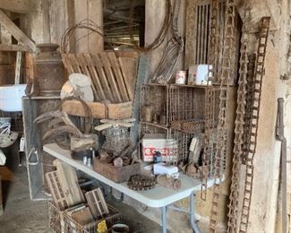 Old tractor/farm implement chains in various sizes 