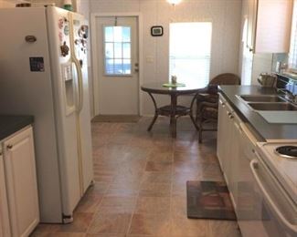 Kitchen Area with Dinette Area