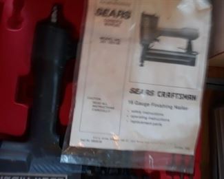 Pneumatic nail er