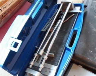 Tile cutter