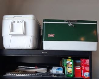 Insulated cooler chests