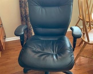 Executive Leather adjustable Desk Chair 