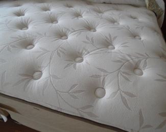 Sealy Mattress & Base, Kingsize
