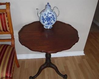 Pie Crust Tilting Tea Table