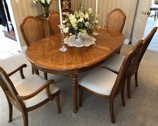 Thomasville Dining w/ 8 chairs leaf, excellent condition, well cared for