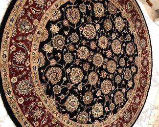 Approx. 5 x 5 circular rug