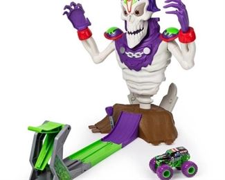 Monster Jam Grim Take-down Playset Featuring Exclusive 1:64 Scale Die-Cast Grave Digger Monster Truck