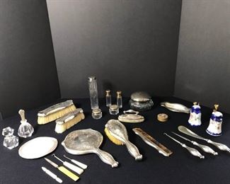 Vintage grooming set https://ctbids.com/#!/description/share/331122