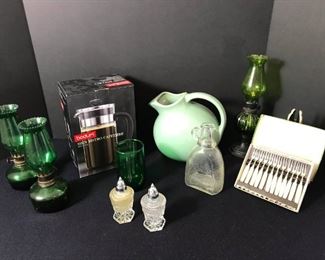 Assortment of collectible glassware https://ctbids.com/#!/description/share/331131