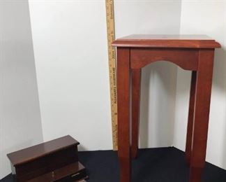Collectible boxes & tablehttps://ctbids.com/#!/description/share/331141