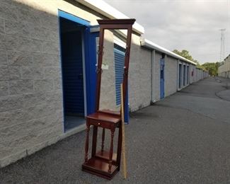 Wooden Hall Tree with Mirrors https://ctbids.com/#!/description/share/331148