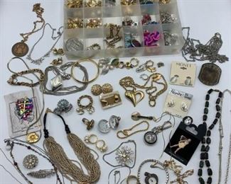 Lot of Costume Jewelry https://ctbids.com/#!/description/share/331167