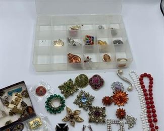 Collection of Costume Jewelry https://ctbids.com/#!/description/share/331170