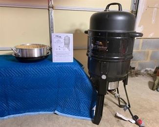 MasterBuilt 7 in 1 Smoker Gas and Charcoal Grill https://ctbids.com/#!/description/share/331184