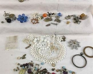 Broken Jewelry & Faceted Stones Vtg https://ctbids.com/#!/description/share/329103