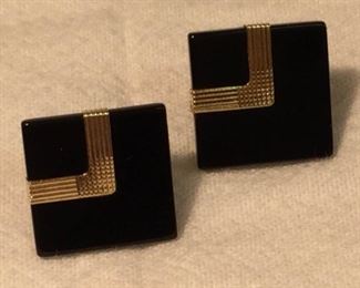 14k Gold Earrings (2Pcs) https://ctbids.com/#!/description/share/329120