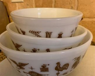 Pyrex nesting bowls “Americana” pattern