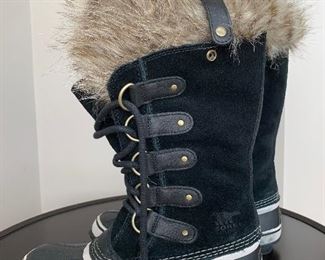 Sorel Boots with Fur, nearly new! 