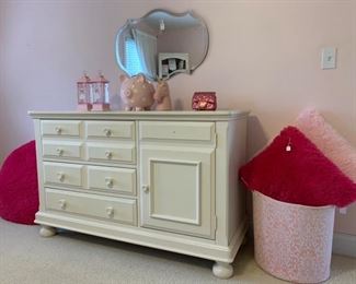 Cream bedroom suite includes dresser, nightstand and convertible crib/bed. Needs love - priced to sell! 
