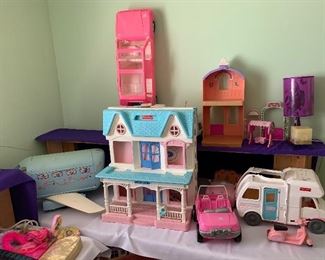 Lots of girls toys and doll houses 