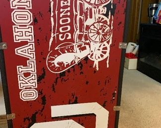 OU trunk with wheels