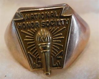 10K Gold National Honer Society Ring(6 Grams) 
