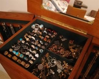 Jewelry and jewelry box