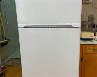 LG LTC22350SW Refrigerator Capacity: 16.1 Cu. Ft.
Freezer Capacity: 6 Cu. Ft.
Total Capacity: 22.1 Cu. Ft.
Width: 32 7/8 Inch
Depth: 31 3/4 Inch
Height: 67 1/2 Inch
No. of Shelves: 4