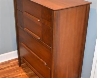 Very fine mid-century men's dresser in excellent condition.