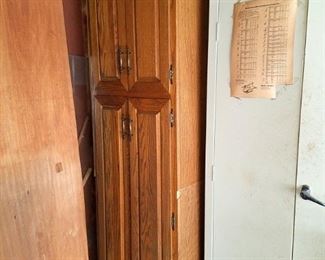 Wood kitchen/bathroom cabinet