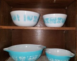 Vintage teal pyrex mixing bowl set
