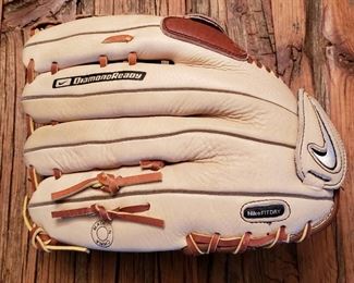 Nike softball mitt