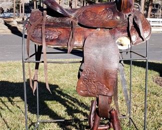 Unbranded vintage saddle