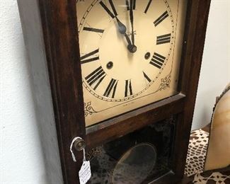 Working vintage table clock